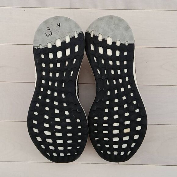 Adidas Womens Lace Up Pureboost Go Running Sneakers Athletic Shoes Gray Size 8.5 - Picture 3 of 5